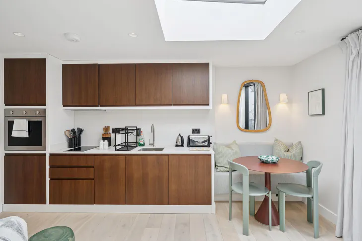 Flat Pembroke Road in Greater London