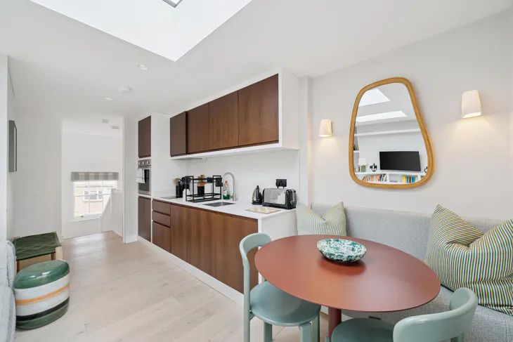 Flat Pembroke Road in Greater London