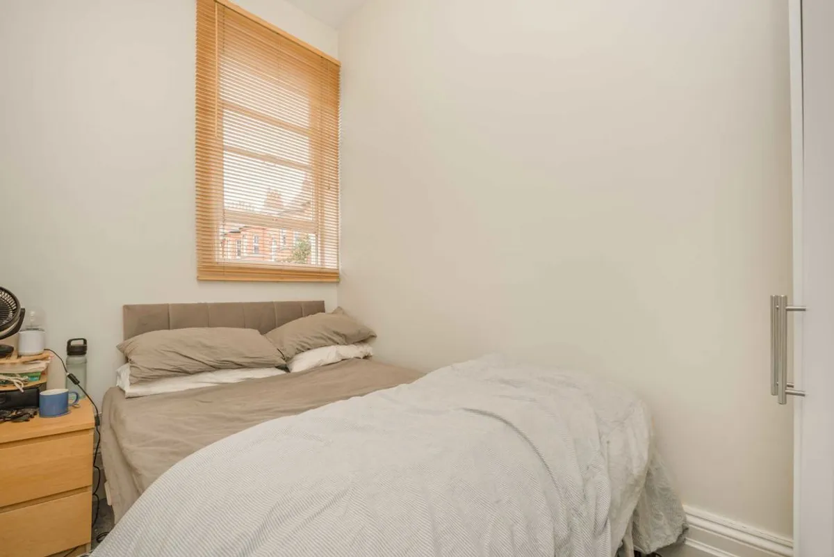 Flat Palliser Road in Greater London