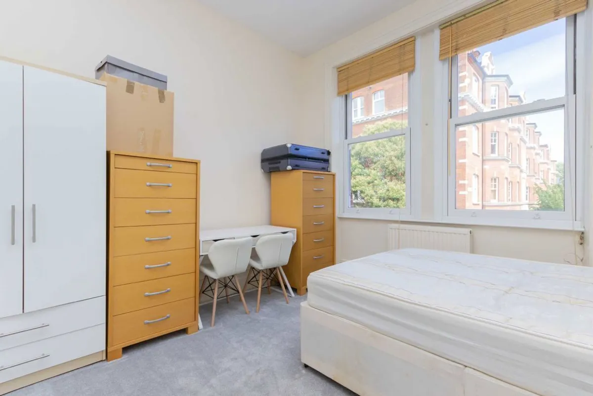 Flat Palliser Road in Greater London