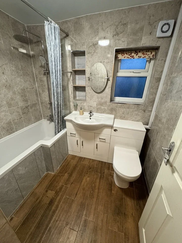 Room Stayton Road in Greater London