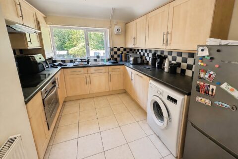 Flat Stratfield Road in Basingstoke and Deane