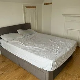 Flat Dunkeld Road in Greater London