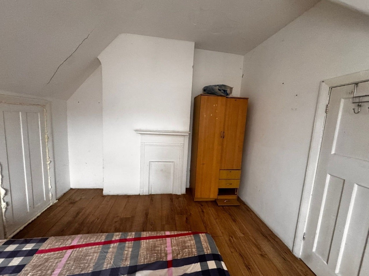 Flat Dunkeld Road in Greater London