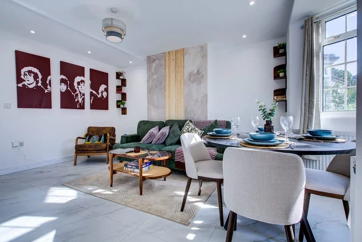House Ayley Croft in Greater London