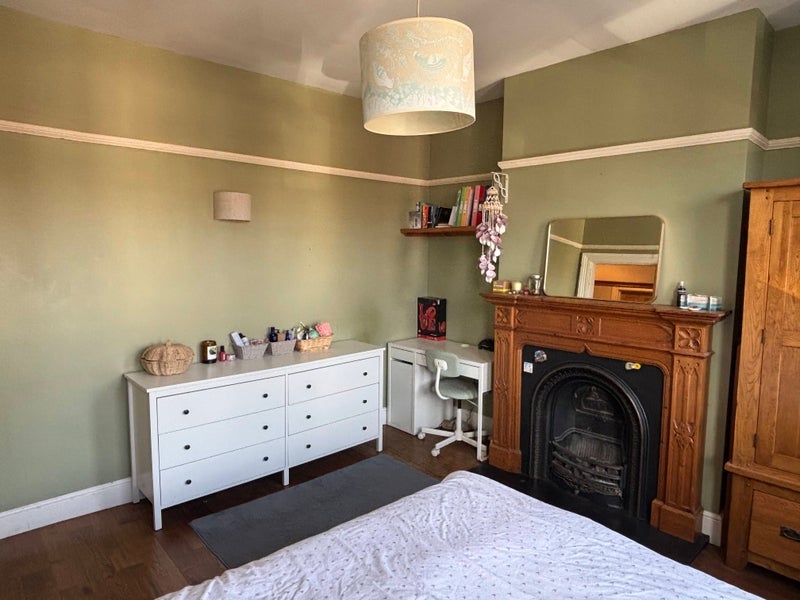 Room Whiteley Road in Greater London