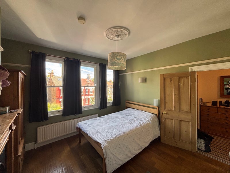 Room Whiteley Road in Greater London