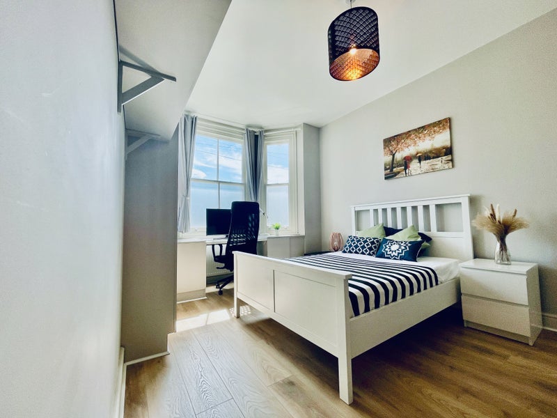Room Bollo Bridge Road in Greater London