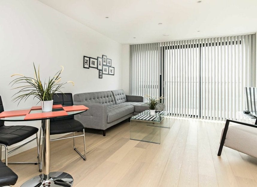 Flat Pomell Way in Greater London
