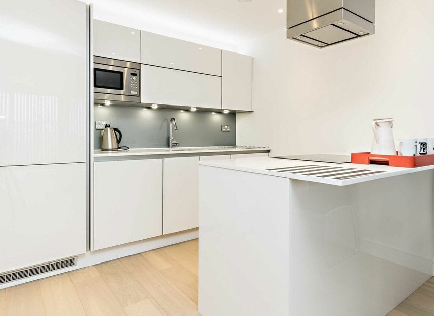 Flat Pomell Way in Greater London