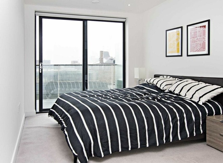 Flat Pomell Way in Greater London