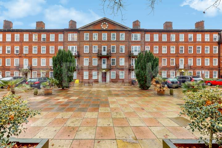 Flat Iverson Road in Greater London