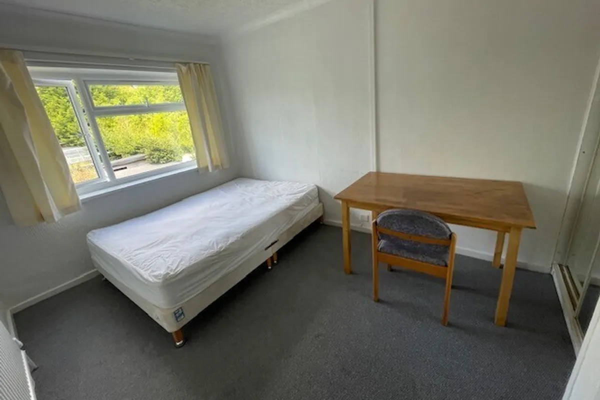Room Rydal Avenue in Charnwood