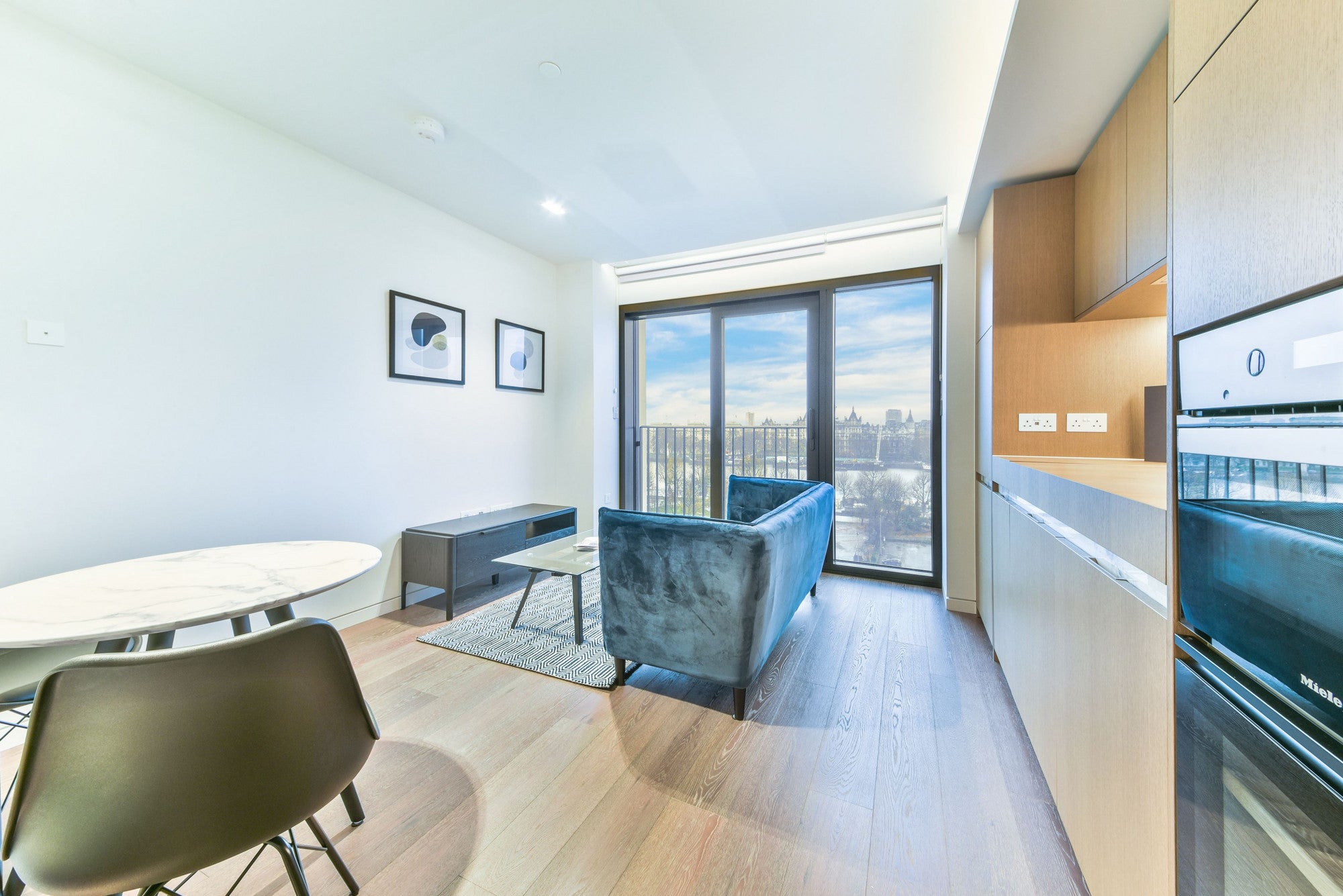 Flat Greenham Close in Greater London