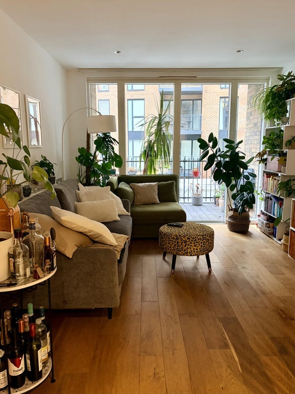Flat Laburnum Street in Greater London