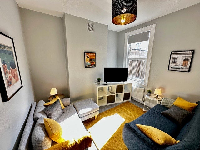 Room Selkirk Road in Greater London