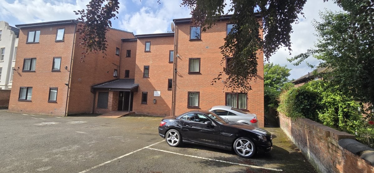 Flat Cambrian Way in Hawarden