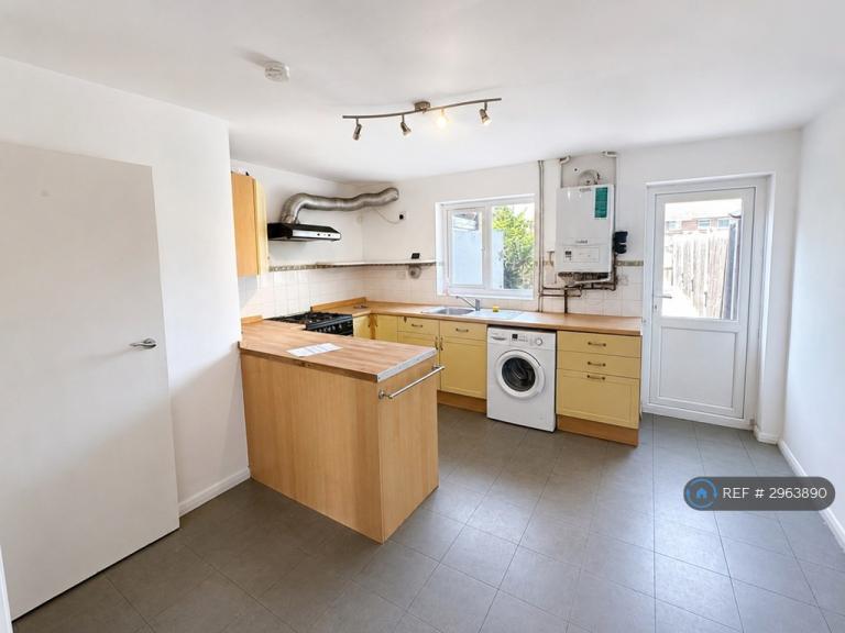 House Aplin Way in Greater London