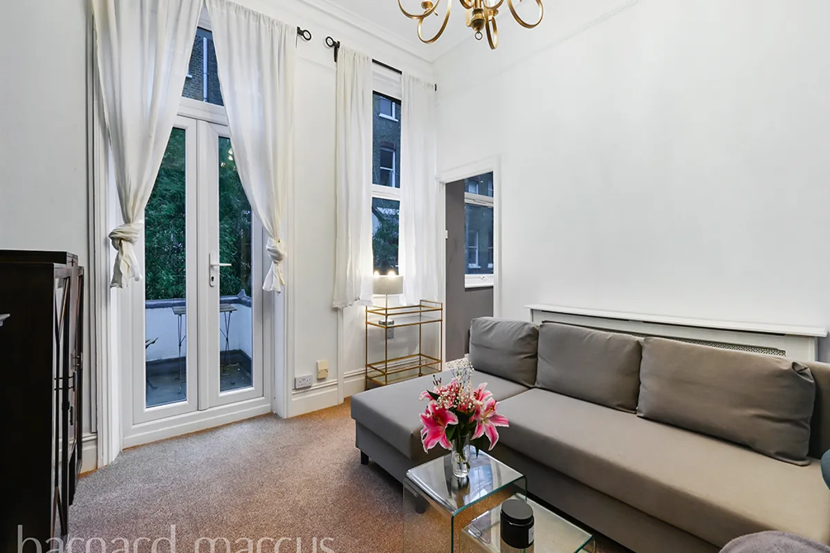Flat Fairholme Road in Greater London