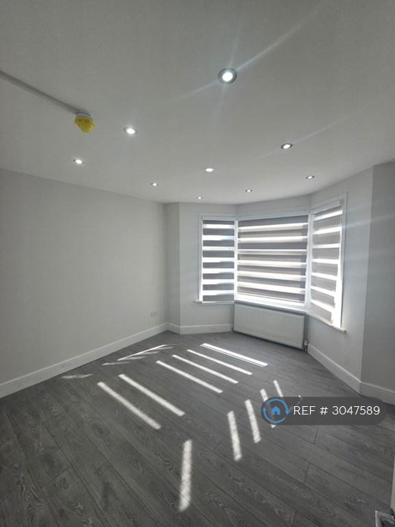 Room Grenoble Gardens in Greater London