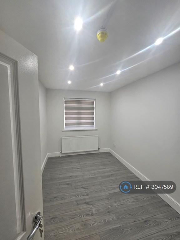 Room Grenoble Gardens in Greater London