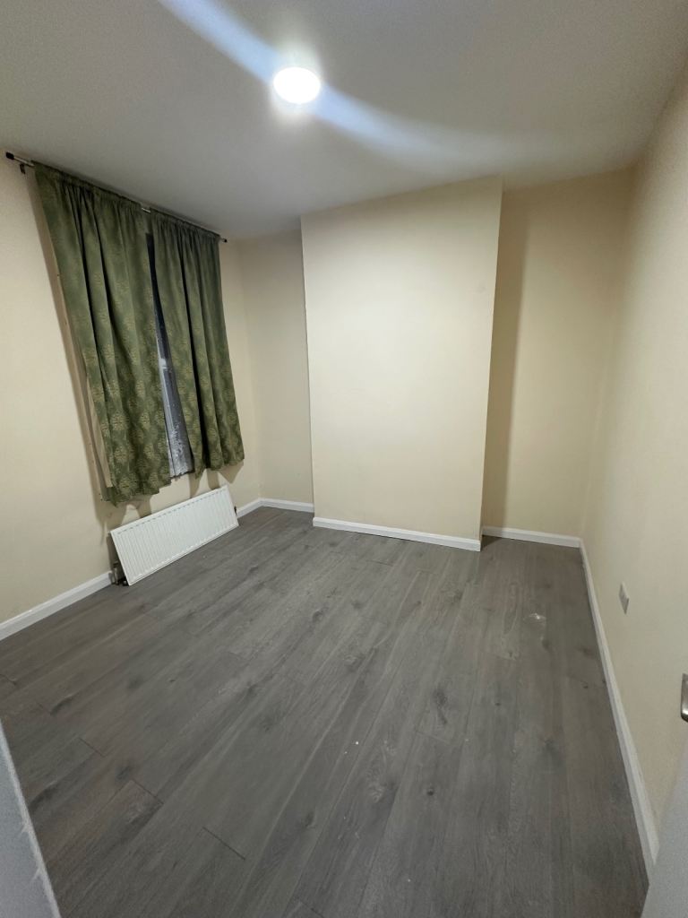 Flat Milton Avenue in Greater London