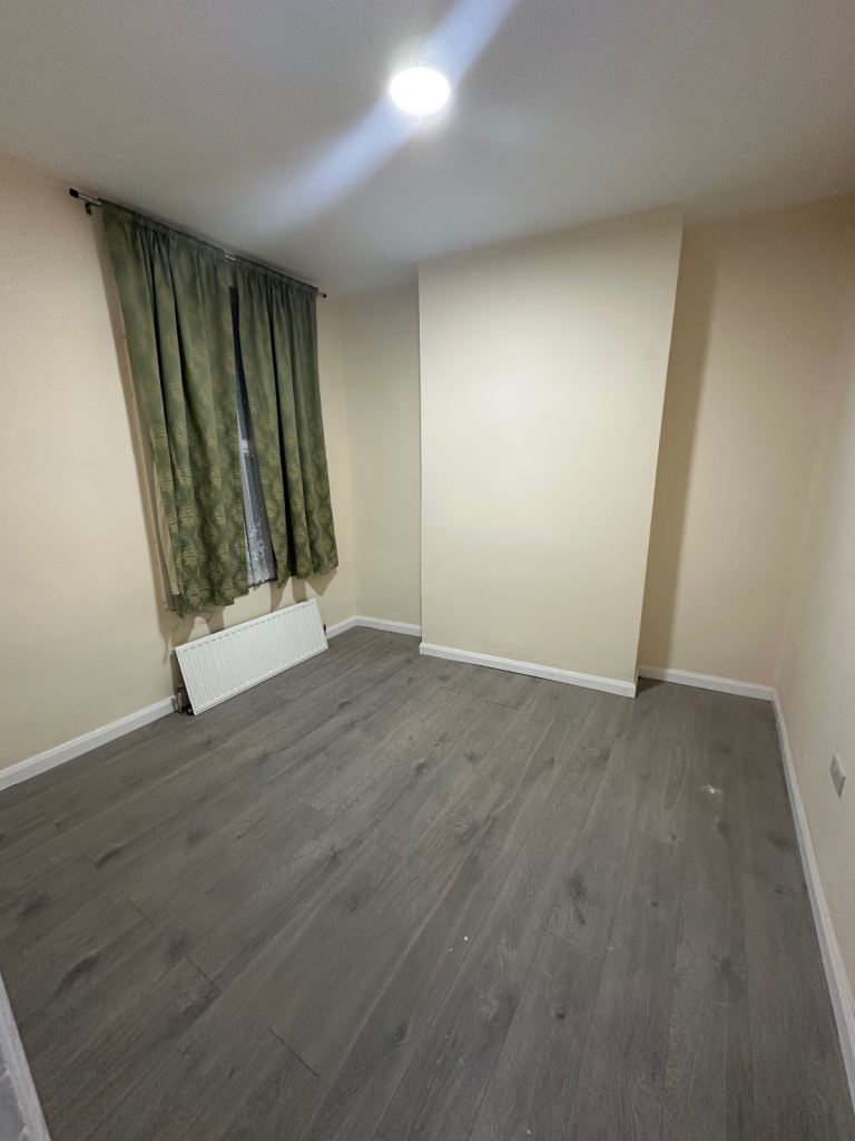 Flat Milton Avenue in Greater London