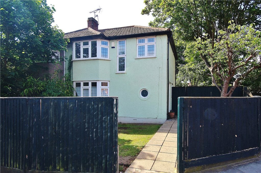 House Hall Farm Drive in Greater London