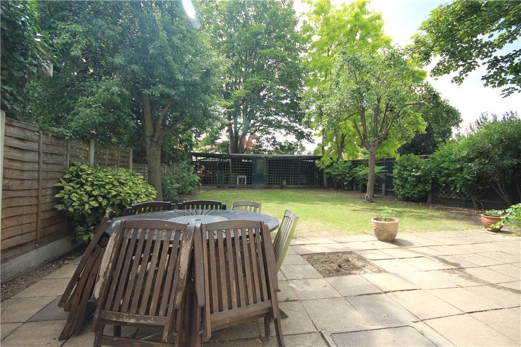 House Hall Farm Drive in Greater London