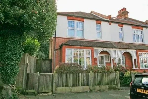 House Gilbert Road in Greater London