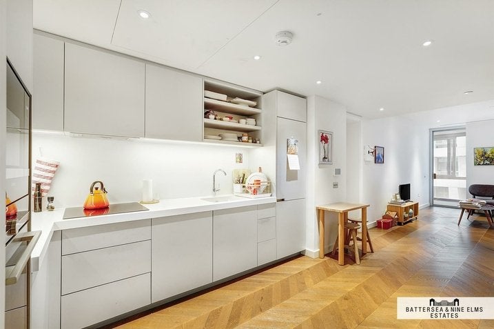 Flat Prospect Way in Greater London