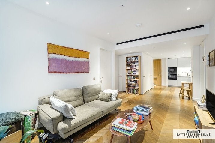 Flat Prospect Way in Greater London