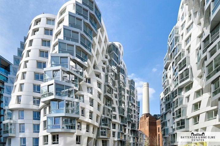 Flat Prospect Way in Greater London