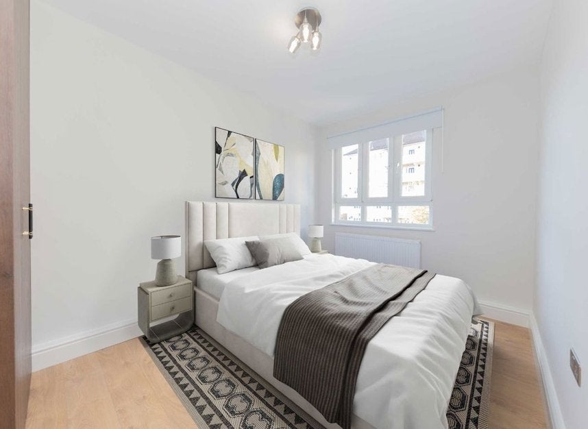 Flat Queen Caroline Street in Greater London