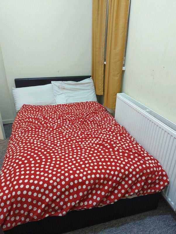 Room Nightingale Vale in Greater London