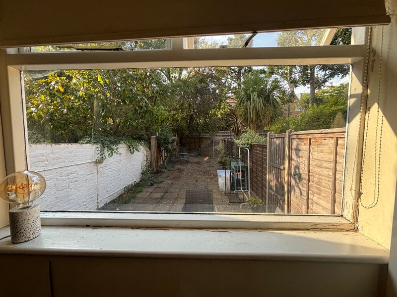 Room Greencroft Gardens in Greater London