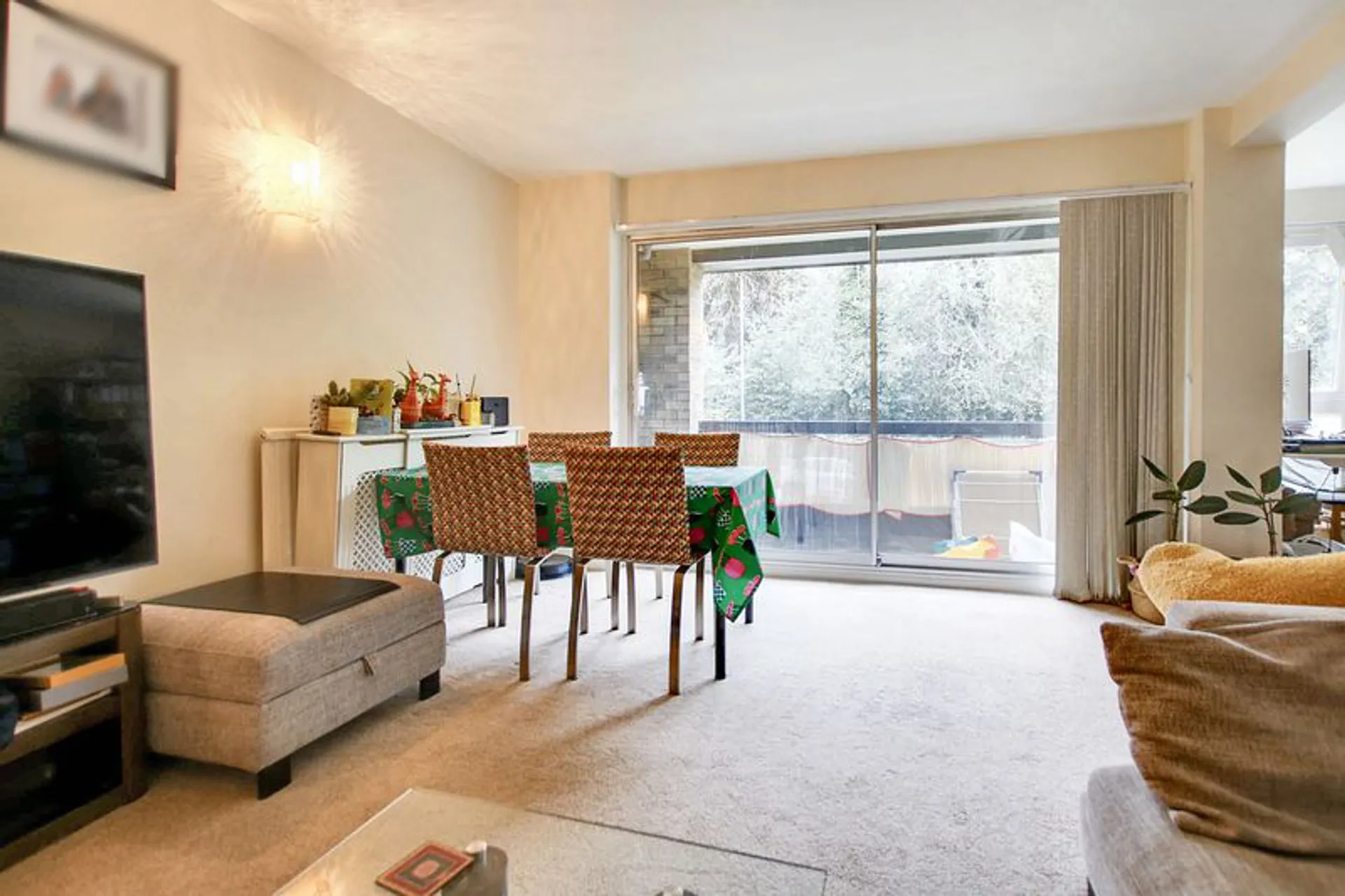 Flat Holmfield Road in Leicester