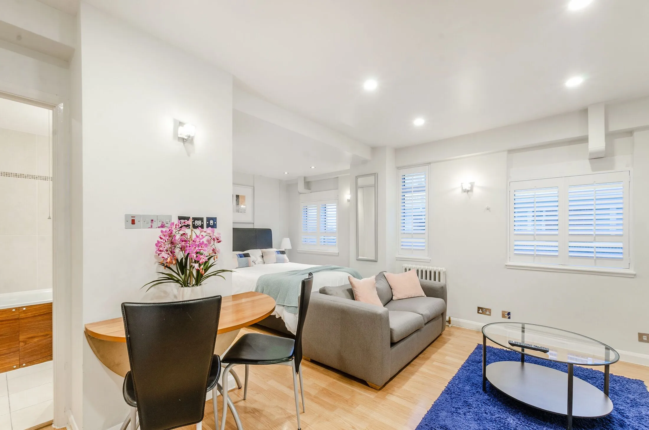Flat Sloane Avenue in Greater London