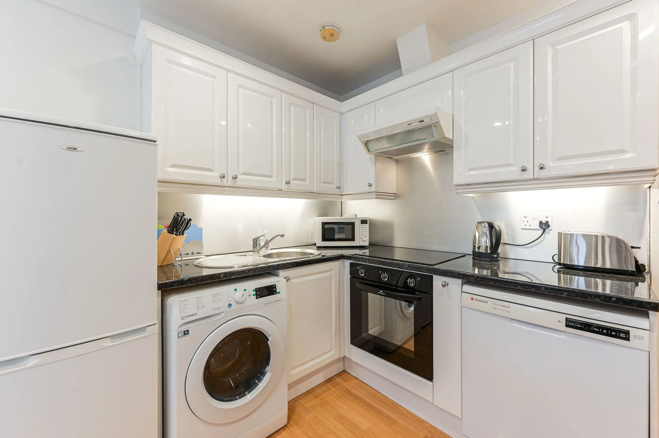 Flat Sloane Avenue in Greater London