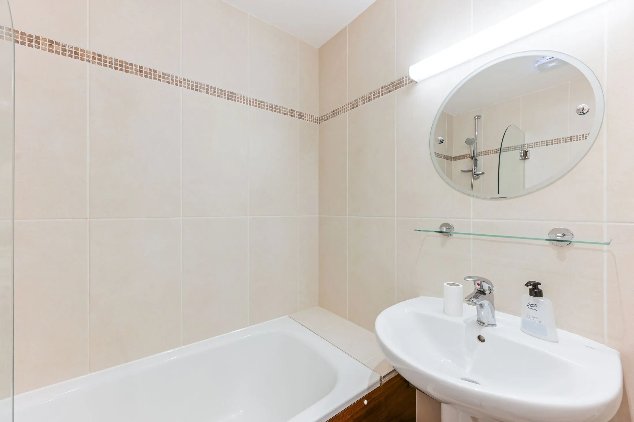 Flat Sloane Avenue in Greater London