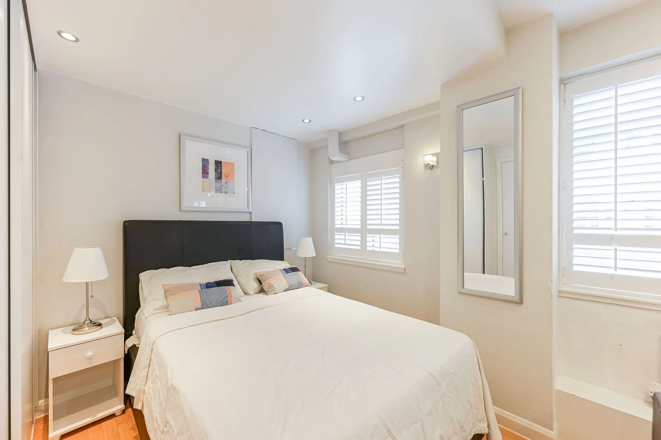 Flat Sloane Avenue in Greater London