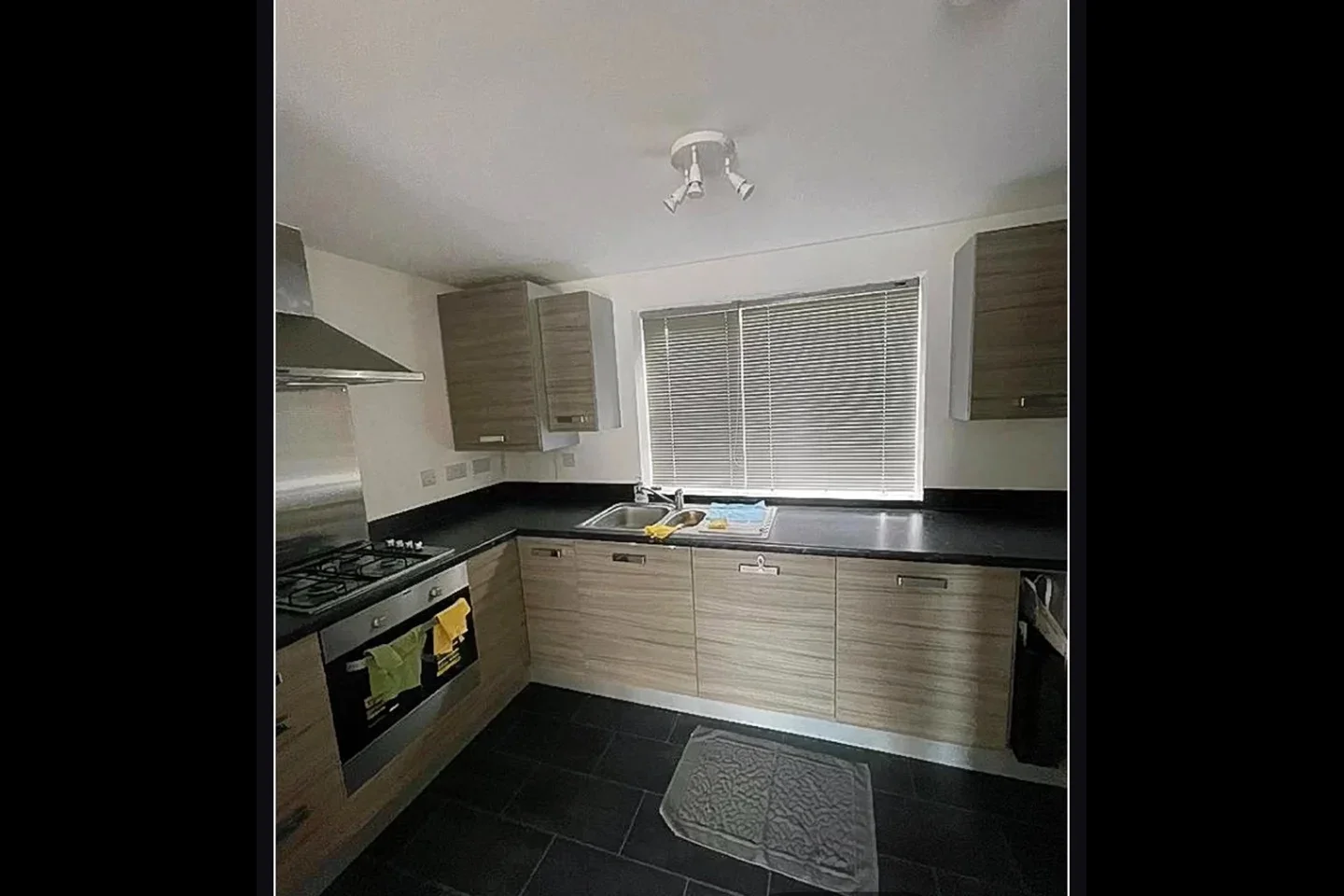 Flat Summer Crescent in Nottingham