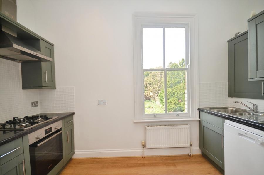 Flat Lancaster Avenue in Greater London