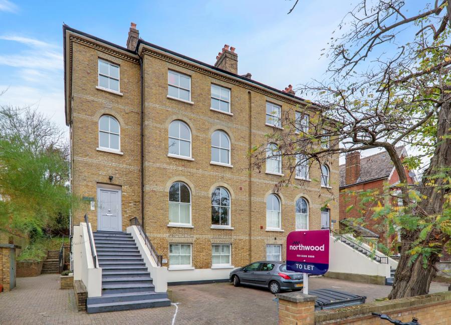 Flat Lancaster Avenue in Greater London