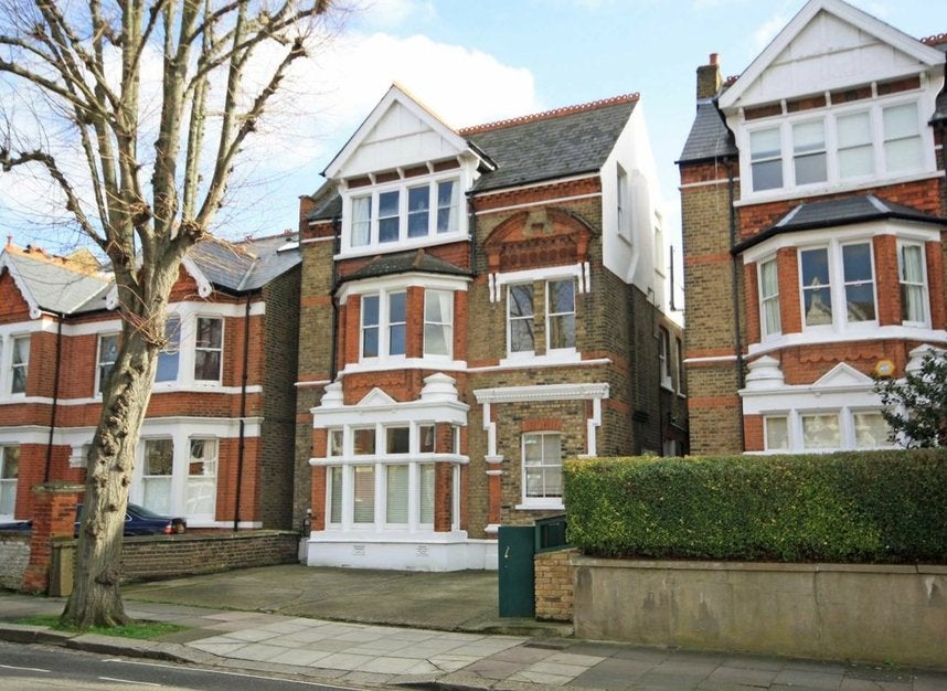 Flat Denbigh Road in Greater London