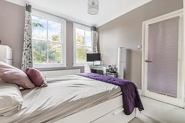 Flat Lavender Gardens in Greater London