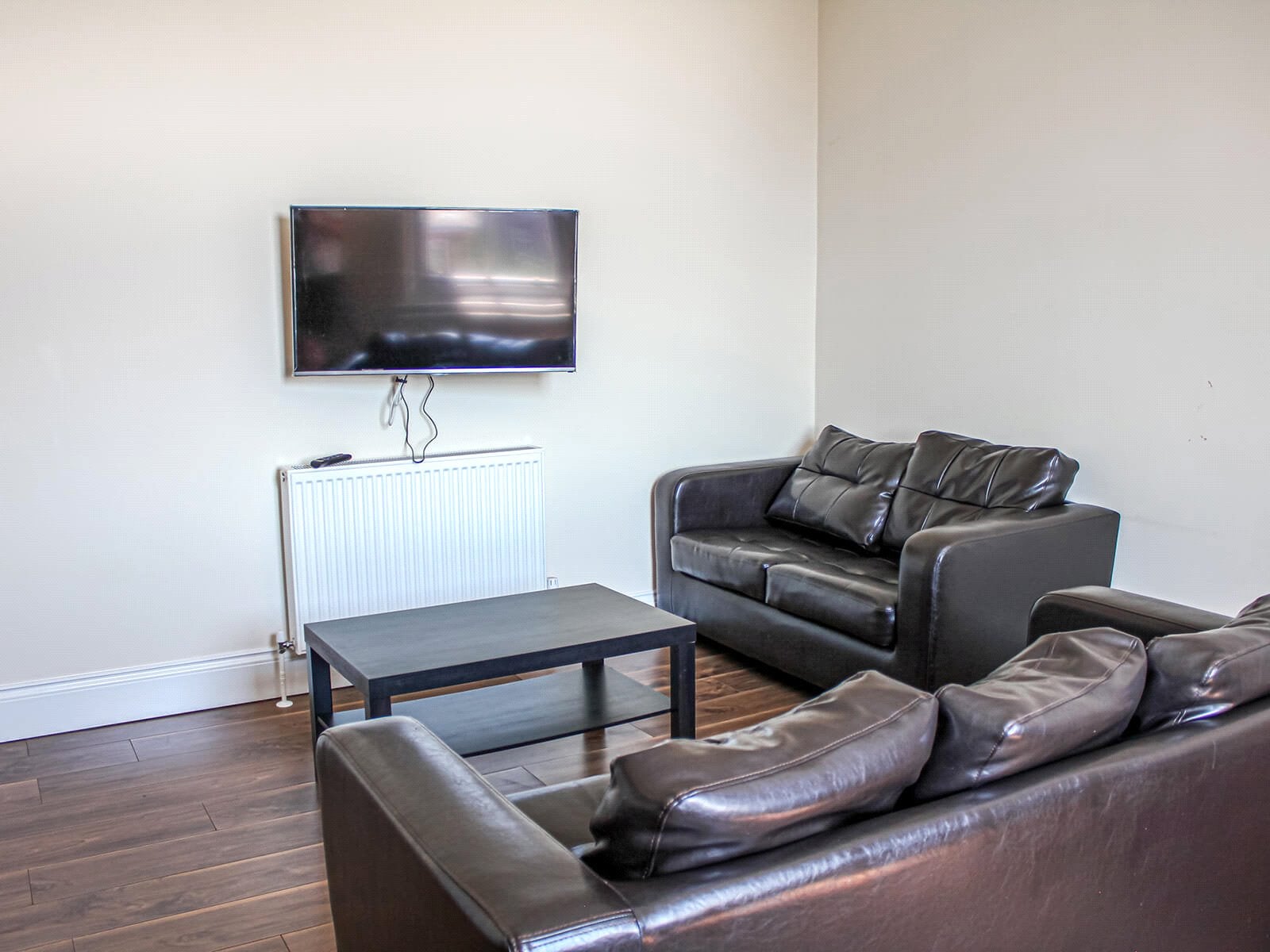 Flat Clarendon Road in Leeds