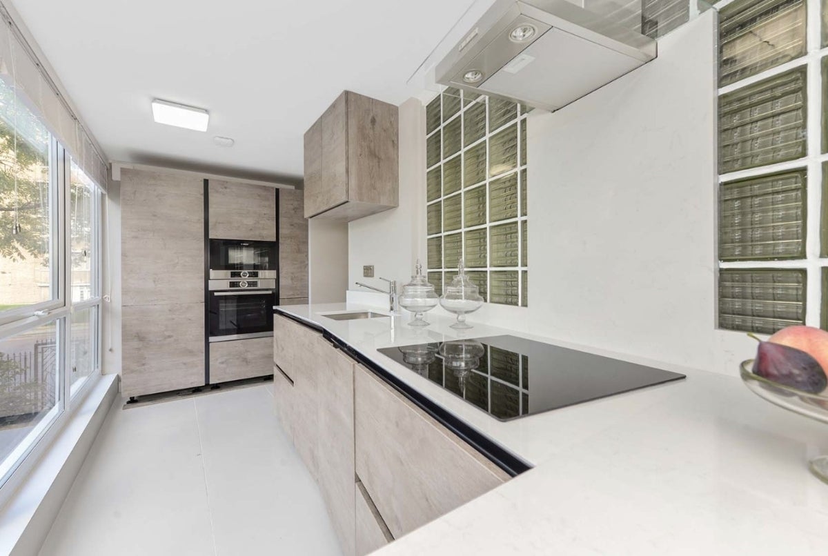 Flat Boydell Court in Greater London