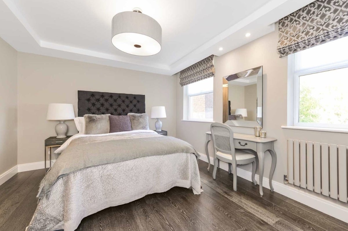 Flat Boydell Court in Greater London