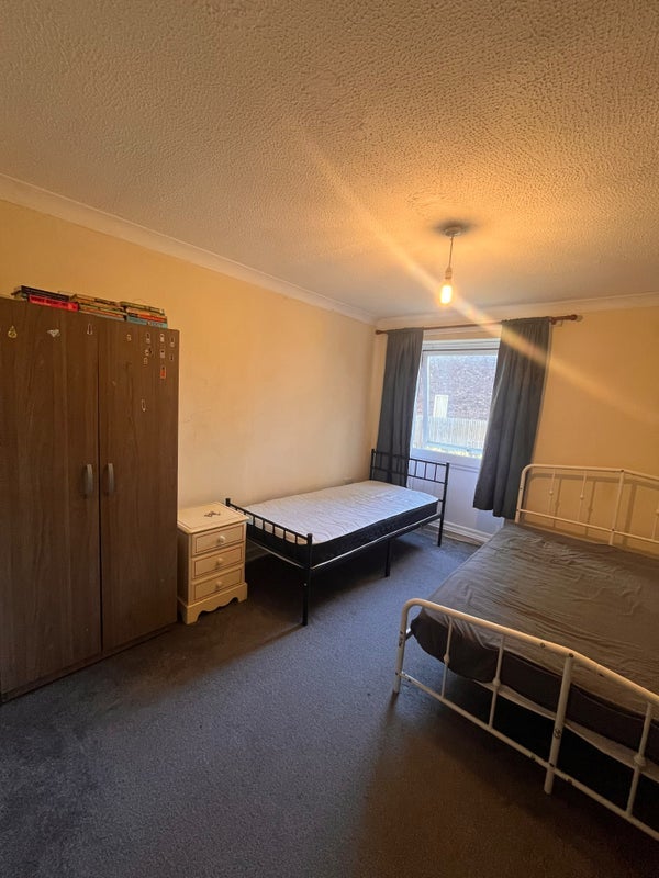 Room Lanridge Road in Greater London